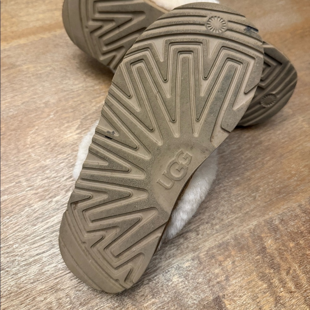 UGG Girl's Cozy II Slippers- Chestnut Size 4 - Picture 3 of 6